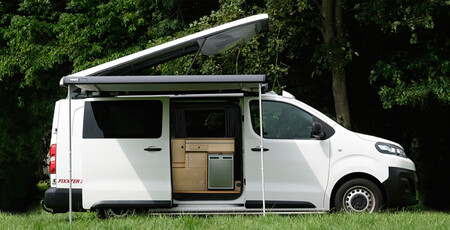Las Citroën ë-Jumpy, Peugeot e-Expert y Opel Vivaro-e ahora son furgonetas camper: la casa a cuestas y cero emisiones