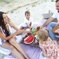 Cuidado con la comida que llevas a la playa: evita intoxicaciones alimentarias