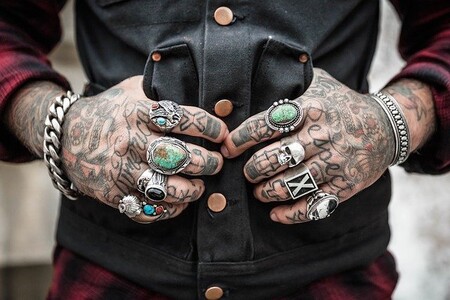 Las personas que llevan tatuajes son psicológicamente distintas a las personas que no los llevan