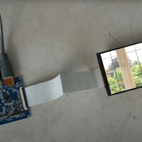 Tenía un viejo Sony Xperia de 2015 que ya no usaba: lo ha convertido en un proyector 4K capaz de rivalizar con los mejores 