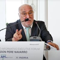"No parece inteligente". Pere Navarro no quiere que vayas solo en el coche. Así es como la DGT quiere reducir atascos