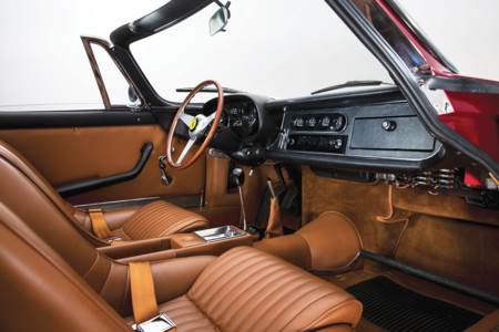 Ferrari 275 GTS/4 NART Spider interior