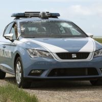 El SEAT León de la policía italiana recibe impactos de bala con una velocidad de 1,400 km/hr 