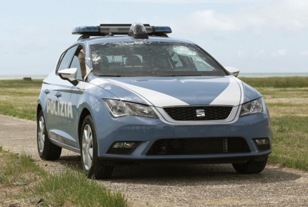 El SEAT León de la policía italiana recibe impactos de bala con una velocidad de 1,400 km/hr 