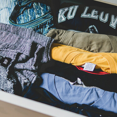 Nunca se me hubiera ocurrido utilizar un escurreplatos de Ikea para organizar mis cajones: esta idea viral demuestra que es posible