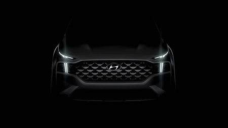 El Hyundai Santa Fe 2021 se asoma en este teaser, con un frente digno de 'concept car'