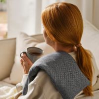 Ikea tiene lo que estaba buscando: esta almohadilla térmica que se calienta en el microondas para aliviar contracturas y está arrasando 