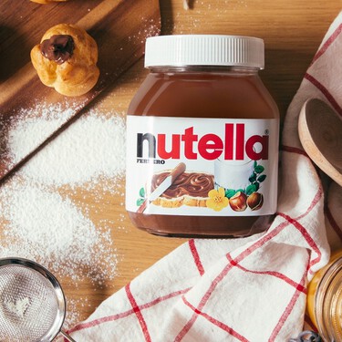 No se me había ocurrido, pero con un bote de Nutella reutilizado y una esponja puedo hacer un práctico friega platos para la cocina