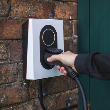 En 2017 el dueño de coche eléctrico instaló un cargador en su comunidad de vecinos. El Tribunal Supremo ha hablado