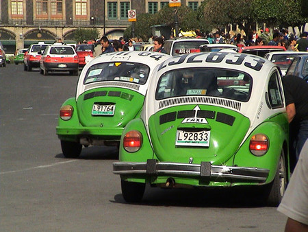 México D.F. dice adiós a los taxis 'vochos'