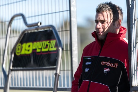 Álvaro Bautista: "Han sido dos días de test positivos pero el primer día la pista tenía un agarre muy bajo"