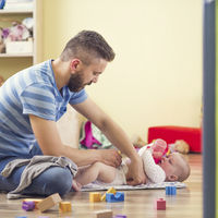 Bruselas va a intentar que padres y madres tengamos una baja por nacimiento de cuatro meses 