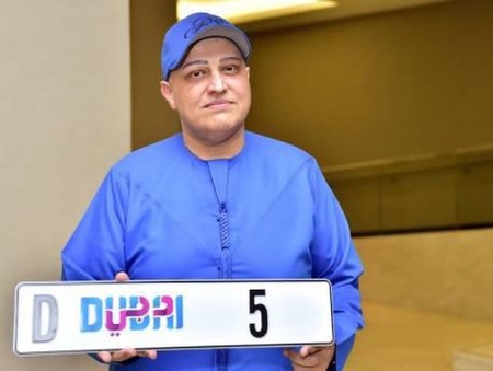 ¿Pagarías más de 8 millones de euros por una matrícula para tu coche? Pues Balwinder Sahani lo ha hecho
