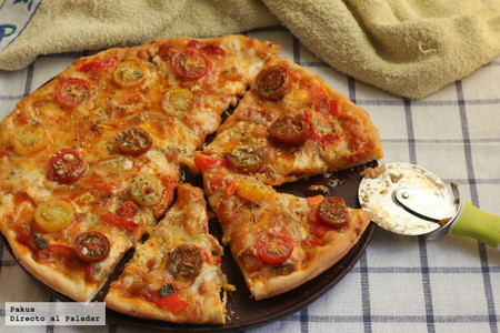 Pizza de queso de cabra, tomates cherry y pisto. Receta