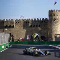 Lewis Hamilton suma una nueva pole position en el GP de Azerbaiyán. Alonso, sancionado  por cambio de motor