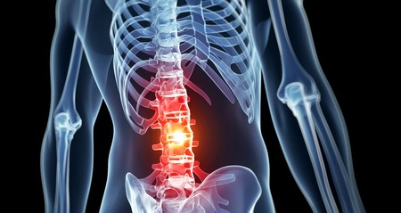 Por qué debes dejar de realizar crunches abdominales y cómo varía la carga según la inclinación de la columna