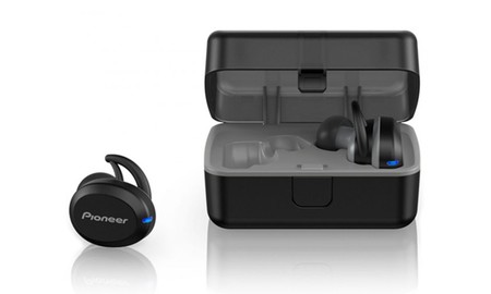 En MeQuedoUno, unos auriculares deportivos inalámbricos como los Pioneer SE-E8TW, sólo cuestan hoy 84,99 euros