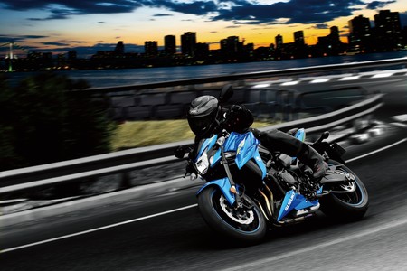 La Suzuki GSX-S750 se da la vuelta para el carnet A2 y ahora tiene sólo 47 CV por 8.699 euros