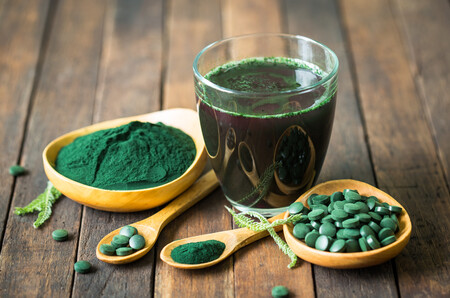 Qué es el alga espirulina, uno de los alimentos más nutritivos del mundo (y del espacio): propiedades y cómo usarla en la cocina