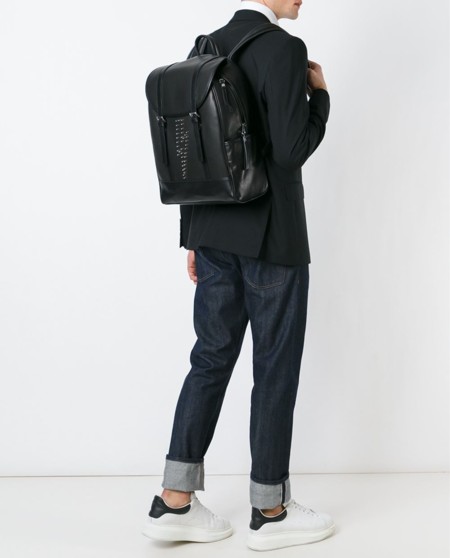 Neil Barrett, con el rayo en la mochila