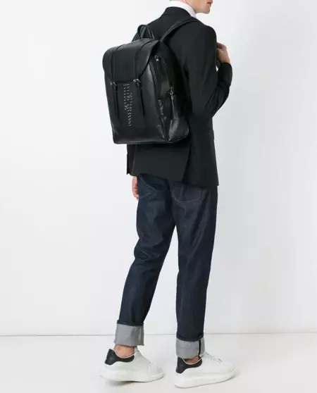 Neil Barrett, con el rayo en la mochila