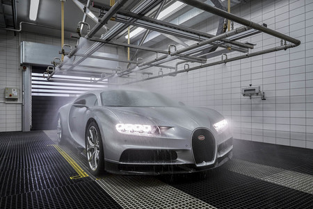 Bugatti Chiron lluvia laboratorio