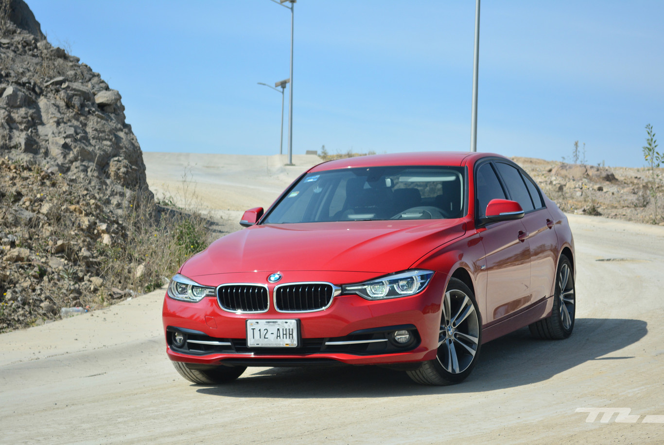 BMW 318i, a prueba: así van tres cilindros en un sedán de lujo