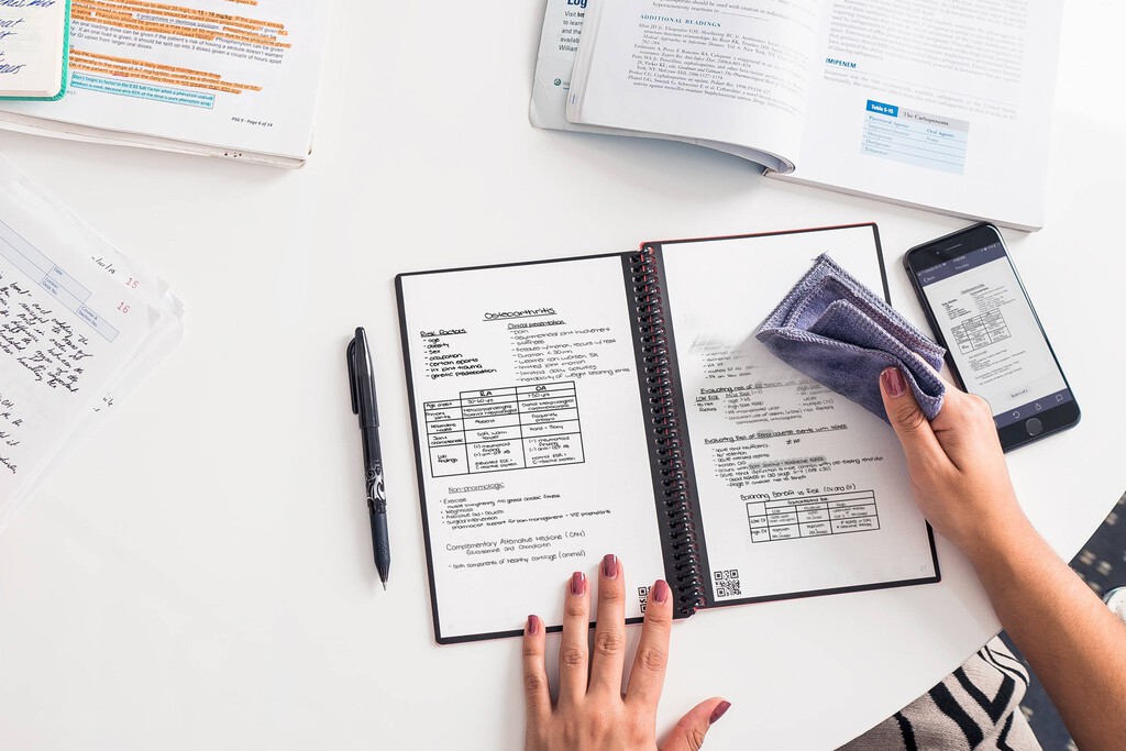 Una alternativa para no tener que llevar el portátil a clase todos los días: es un cuaderno reutilizable que te permite digitalizar tus apuntes