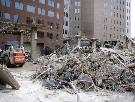 El gobierno demolerá viviendas para estimular el  [INOCENTADA]