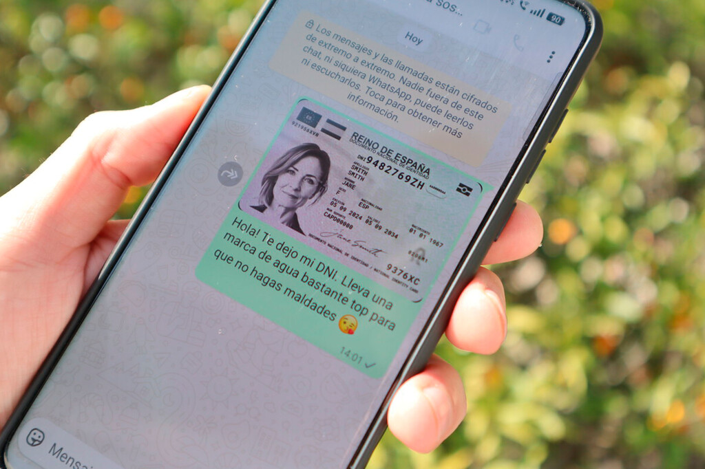 Compartir tu DNI sin tocar nada es un error: estos son los cambios que deberías hacer antes de compartirlo 