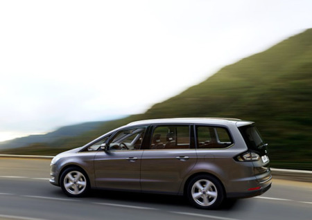 Ford Galaxy 2016 800x600 Wallpaper 06