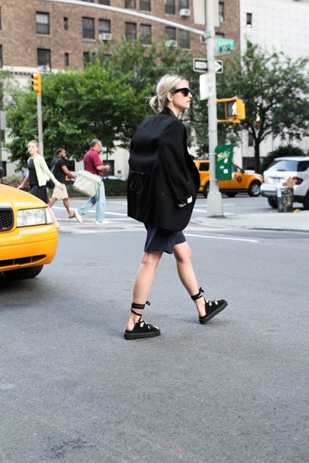 Los ugly shoes de Céline tienen su versión low-cost en Mango y Zara