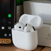 Liquidación de AirPods por 99 euros en MediaMarkt: baja de precio en el outlet con muy pocas unidades 