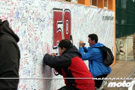 MotoGP Valencia 2011: todos recordando a Marco Simoncelli