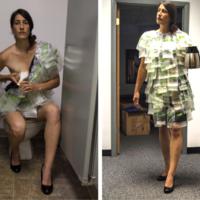 Se hace un traje con bolsas para almacenar leche materna para denunciar la situación de las madres trabajadoras