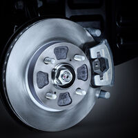 El testigo del ABS se queda encendido y lo ignoras: un error que te puede costar hasta 30,000 pesos y provocar un accidente