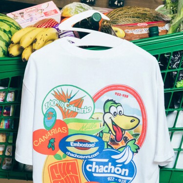 La obsesión por Hiperdino llega a península: el supermercado canario lanza la colección de ropa viral