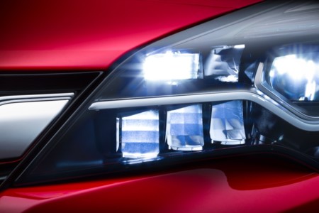 El nuevo Opel Astra será el primer compacto en llevar faros de LED Matrix