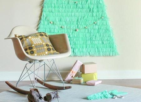 Un árbol de Navidad de papel de seda para decorar la pared