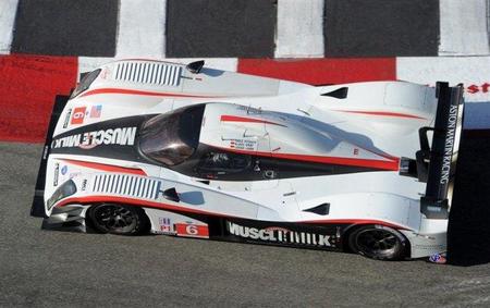 Aston Martin Muscle Milk y BMW vencen en las calles de Long Beach