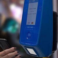 Cómo ahorrar en los viajes en colectivo para agosto y septiembre 2025: reintegros del 100% y 35% con tarjetas VISA y billeteras virtuales 
