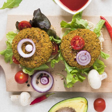 Adiós a imitar a la carne: la industria se reinventa con alternativas vegetales que ya no quieren ser hamburguesas 