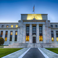 La Fed y los riesgos de su primera bajada de tipos en más de una década