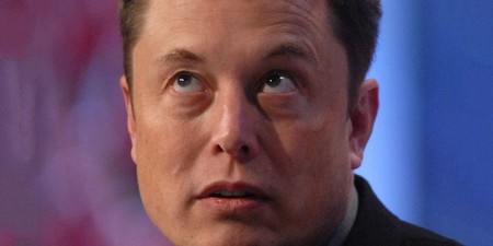 Tesla una vez más en problemas por vender intencionalmente autos defectuosos o usados