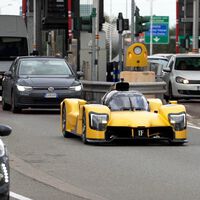 Ir por la carretera y que te adelante un hypercar de las 24 Horas de Le Mans. Lo ha hecho esta antigua marca renacida
