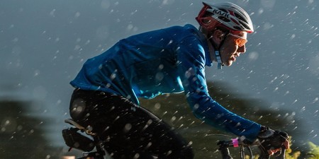 18 chubasqueros y chaquetas impermeables para hacer deporte por menos de 50 euros