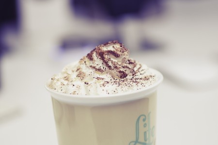 El café que compras puede tener más azúcar que un refresco