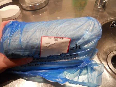 Pescado congelado: ¿pagamos por el agua igual qué por el pez?