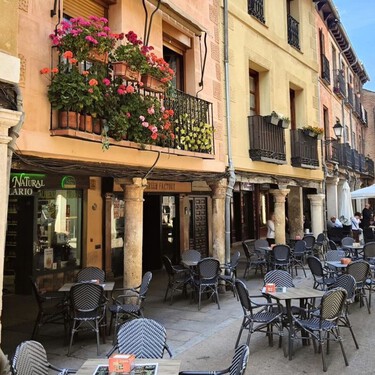 Ni la Quinta Avenida ni los Campos Elíseos: la calle soportalada más larga de Europa está en Madrid