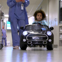 No sólo es algo tierno: un estudio prueba la efectividad de utilizar coches a control remoto para llevar a los niños al quirófano 